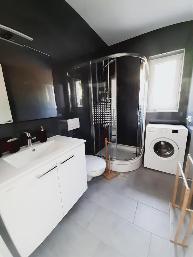 Green Bee Apartment Lesce  Εξωτερικό φωτογραφία