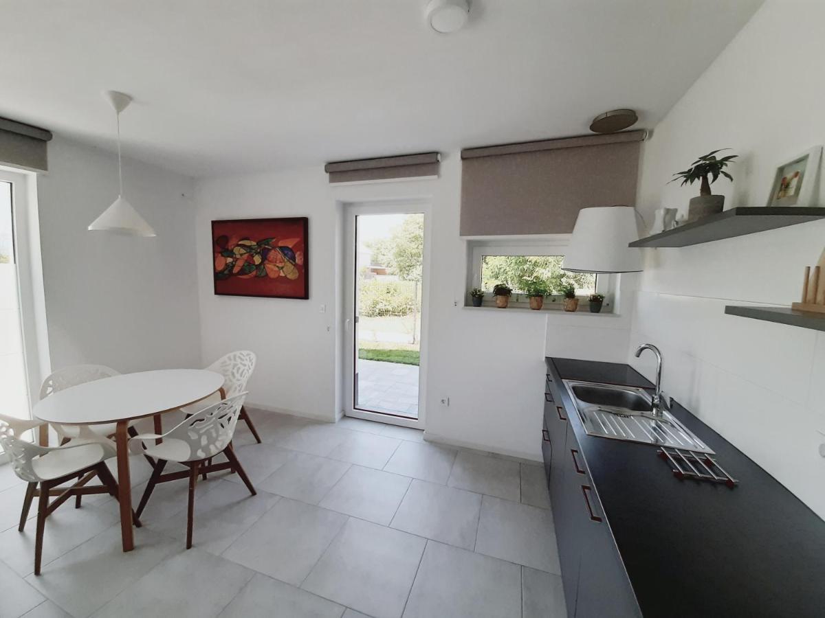 Green Bee Apartment Lesce  Εξωτερικό φωτογραφία